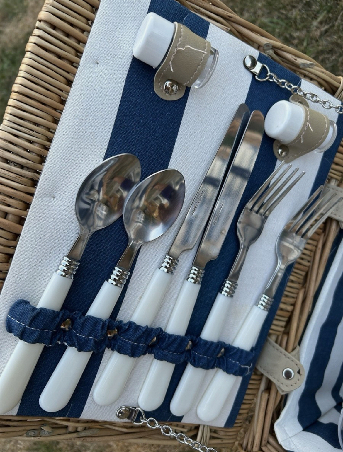 4-Person Picnic Hampers - Image 4